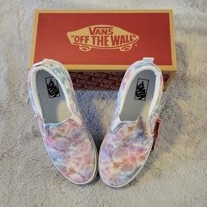 *BNIB*VANS HEART TIE DYE SLIP ON SNEAKERS IN SIZE 4